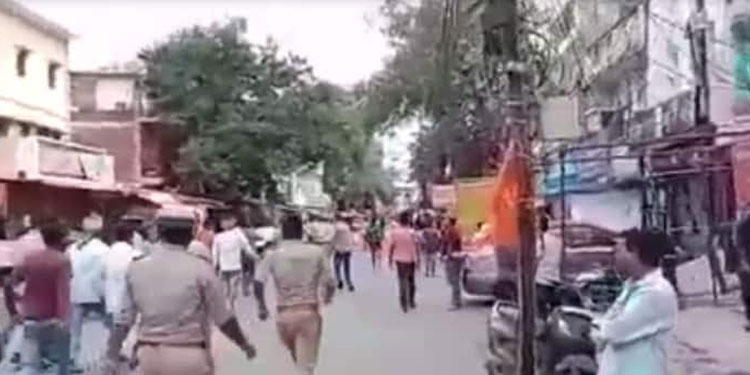 യുപിയിൽ തിരം​ഗ യാത്രക്കിടെ ഇരുവിഭാ​ഗങ്ങൾ ഏറ്റുമുട്ടി, കല്ലേറ്; നിരവധിപേർക്ക് പരിക്ക്‌