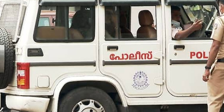 വയനാട്ടിൽ ആദിവാസി കോളനിയിലെ ഒന്നാം ക്ലാസ് വിദ്യാർത്ഥികളെ മർദ്ദിച്ച അയൽവാസി പിടിയിൽ
