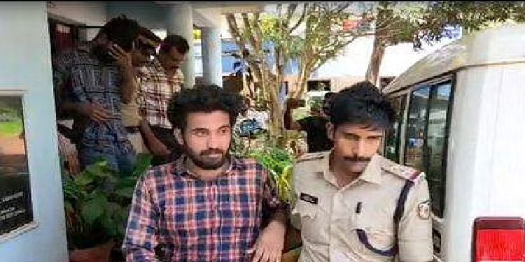 ഭാര്യ നാട്ടില്‍ പോയപ്പോള്‍ പതിനേഴുകാരിയെ പീഡിപ്പിച്ച് ഗർഭിണിയാക്കി; നേവി ഉദ്യോഗസ്ഥൻ അറസ്റ്റിൽ