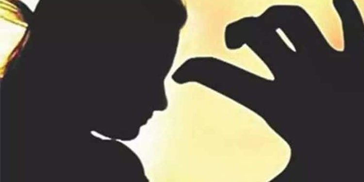 സുഹൃത്ത് ചതിച്ചു, 11-കാരിയെ മൂന്നുപേർ കൂട്ടബലാത്സംഗം ചെയ്തു, രാത്രി മുഴുവൻ ക്രൂരത കണ്ടുനിന്ന് സുഹൃത്തായ യുവതി