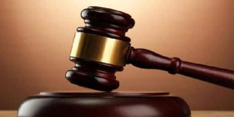 അശ്ലീല കമന്‍റ്, ഒളിഞ്ഞുനോട്ടം, മെസേജ്; അഭിഭാഷകന്‍റെ ശല്യം സഹിക്കാനാവുന്നില്ല, പരാതിയുമായി വനിതാ ജഡ്ജി