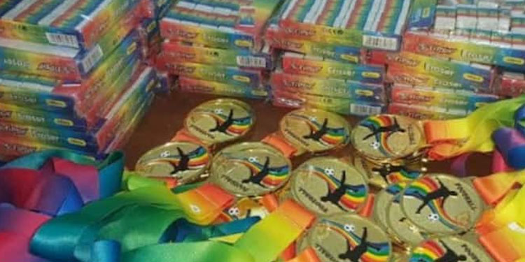 നിരോധിത കളറുകളിലുള്ള പഠനോപകരണങ്ങള്‍ പിടിച്ചെടുത്ത് ഒമാന്‍ അധികൃതര്‍