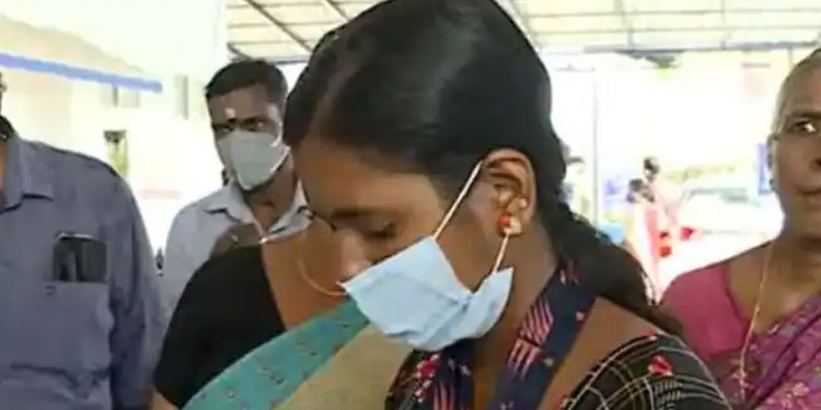 സ്കൂട്ടറിലെത്തിയ ഭാര്യയെ തടഞ്ഞുനിര്‍ത്തി പണം കവര്‍ന്നു, തീകൊളുത്തി കൊല്ലാന്‍ ശ്രമം, ഭര്‍ത്താവ് പിടിയില്‍