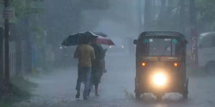 കേരളത്തിൽ എല്ലാ ജില്ലകളിലും മഴയ്ക്ക് സാധ്യത; ജാഗ്രത പുലർത്തണം