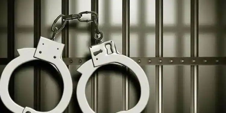 തെറിവിളി കേട്ടത് കേരളത്തിലെ പൊലീസ് മേധാവികളും കളക്ടർമാരുമടക്കം നൂറിലധികം ഉദ്യോഗസ്ഥർ, അറസ്റ്റ്