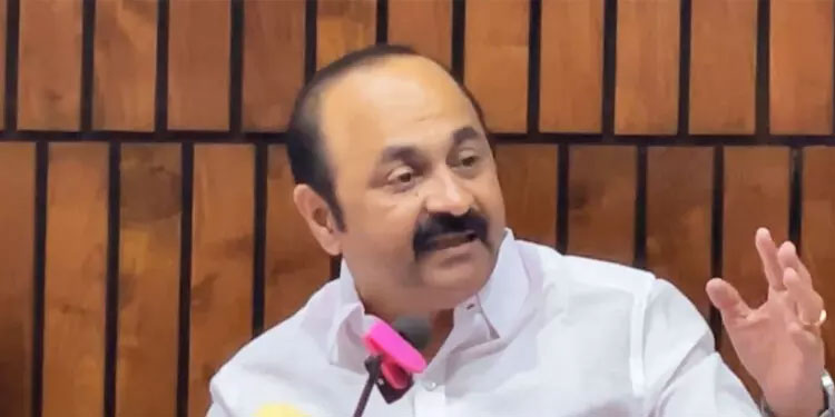 മുഖ്യമന്ത്രി അമിത് ഷായെ ക്ഷണിച്ചതിന് പിന്നില്‍ ലാവലിൻ കേസോ സ്വര്‍ണക്കടത്തോ -വി.ഡി. സതീശൻ