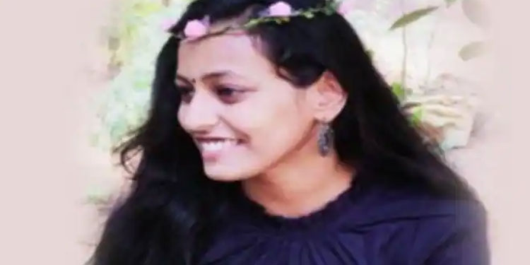 ‘രണ്ട് പേർ വീട്ടിലെത്തി ഭീഷണിപെടുത്തി, കേസ് പിൻവലിക്കാൻ 25 ലക്ഷം വാഗ്ദാനം’; സമ്മ‍ര്‍ദ്ദമെന്ന് ലിതാരയുടെ അമ്മ