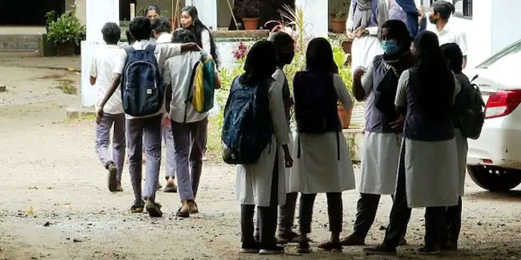 പ്ലസ് വൺ പ്രവേശനം: സപ്ലിമെന്ററി അലോട്ട്മെന്റിന് നാളെ മുതൽ അപേക്ഷിക്കാം, ഒഴിവുകൾ നാളെ അറിയാം