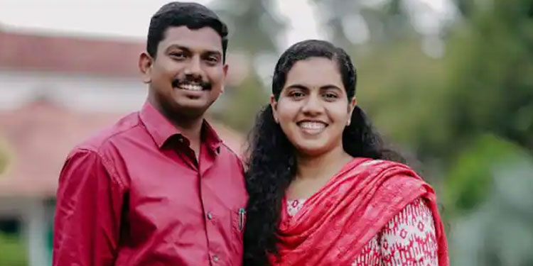 വിവാഹം ക്ഷണിച്ച് ആര്യയും-സച്ചിനും; ഉപഹാരം വേണ്ട, സ്നേഹോപഹാരം നിർബന്ധമുള്ളവരുണ്ടെങ്കിൽ അവരോട് പറയാനുള്ളത്!