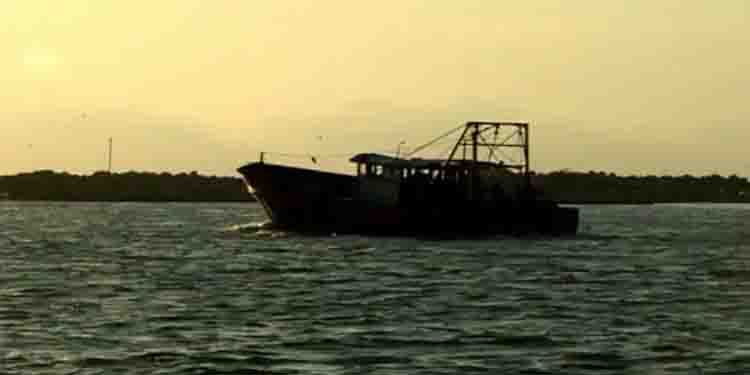 പെരുമാതുറയിൽ വള്ളം മറിഞ്ഞു ; 2 മത്സ്യത്തൊഴിലാളികളെ കാണാതായി