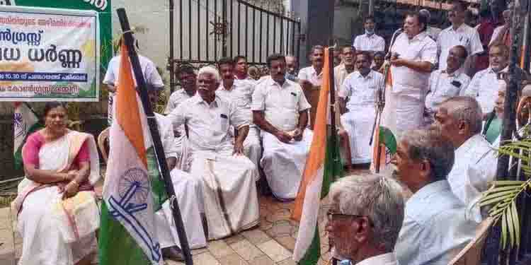 സ്വകാര്യ ആശുപത്രിക്ക് അനധികൃത കെട്ടിട നമ്പർ നൽകി കോടികളുടെ തട്ടിപ്പ് ; അയ്മനം പഞ്ചായത്ത് ഭരണസമിതിക്കെതിരെ കോണ്‍ഗ്രസ് പ്രതിഷേധം