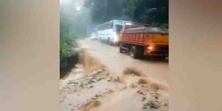 കണ്ണൂര്‍ ഏലപ്പീടികയില്‍ ഉരുള്‍പൊട്ടല്‍; നെടുമ്പോയിൽ ചുരത്തിൽ വീണ്ടും മലവെള്ളപ്പാച്ചിൽ, ജാഗ്രതാ മുന്നറിയിപ്പ്