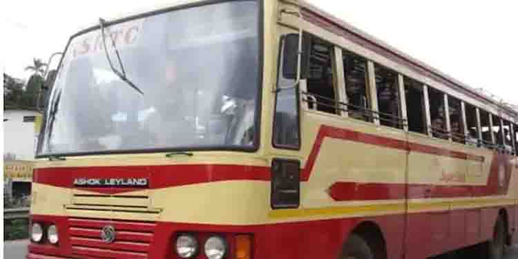 മണ്ണിടിച്ചില്‍: പത്തനംതിട്ടയില്‍ വനത്തില്‍ ബസ് കുടുങ്ങി, ബസ് തിരികെ കുമളിയിലേക്ക് വിട്ടു