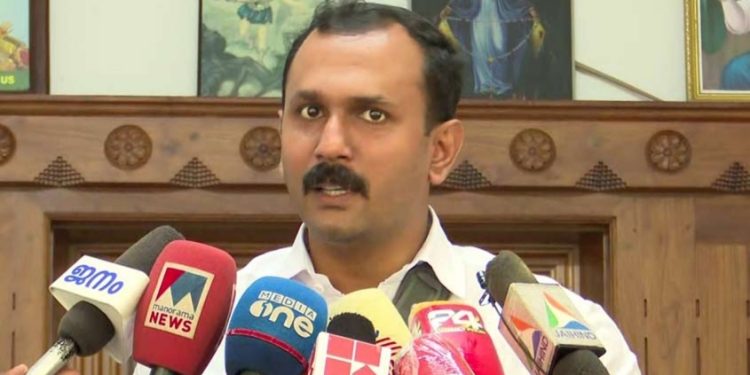 ദിലീപുമായി ബന്ധമുണ്ട്, ഫോണും ടാബും മെമ്മറി കാര്‍ഡുകളും പിടിച്ചെടുത്തു: ഷോണ്‍