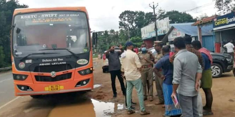 ഡ്രൈവിംഗിനിടെ കെ സ്വിഫ്റ്റ് ബസ് ഡ്രൈവറുടെ ഫോണ്‍വിളി, തടഞ്ഞ് യാത്രക്കാര്‍; നടപടിയെടുത്ത് എംവിഡി