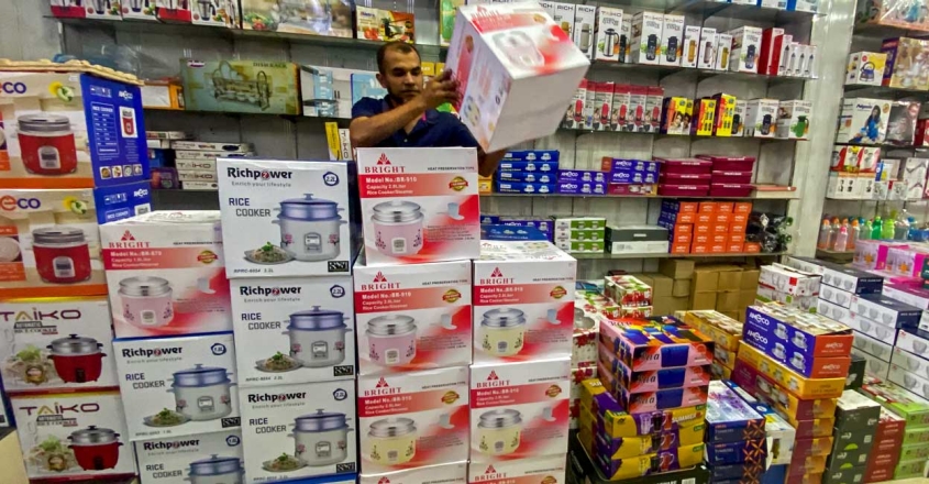 പാൽ, മിനറൽ വാട്ടർ, തേങ്ങ, എസി, പെർഫ്യൂം, വാച്ച്, കുക്കർ…; ഇറക്കുമതി നിരോധിച്ച് ശ്രീലങ്ക