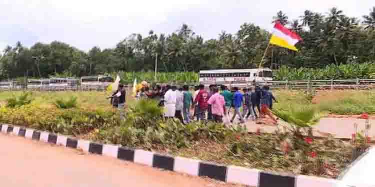 വിഴിഞ്ഞത്ത് നിരാഹാര സമരവുമായി ലത്തീൻ അതിരൂപത, പ്രതിഷേധക്കാര്‍ക്കുള്ള ഭക്ഷണം പൊലീസ് തിരിച്ചയച്ചെന്ന് പരാതി