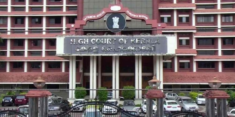 കോടതി മാറ്റം: അതിജീവിതയുടെ ഹർജിയിൽ വാദം പൂർത്തിയായി; വിധി പറയാനായി മാറ്റി