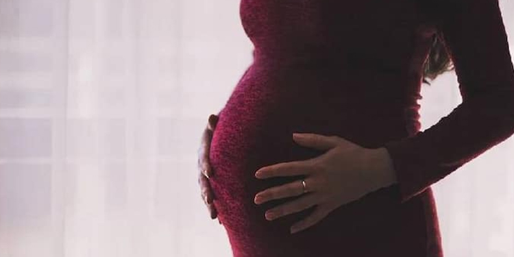 ഗർഭഛിദ്രത്തിന് അനുമതി ലഭിച്ചില്ല; തലയോട്ടി ഇല്ലാത്ത ഭ്രൂണവുമായി യുവതി സഞ്ചരിച്ചത് കിലോമീറ്ററുകൾ
