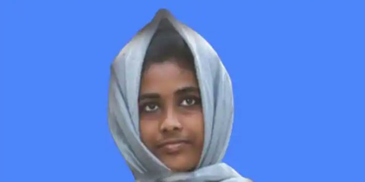 ബന്ധുക്കള്‍ക്കൊപ്പം കുളിക്കാനെത്തിയ പതിനേഴുകാരി കാൽ വഴുതി കുളത്തിൽ വീണ് മരിച്ചു