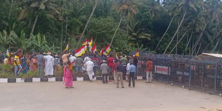 മുതലപ്പൊഴിയിലെ അപകടം; വലിയ ക്രെയിന്‍ എത്തിക്കാന്‍ വിഴിഞ്ഞത്തെ മത്സ്യത്തൊഴിലാളി സമരപ്പന്തൽ പൊളിക്കും