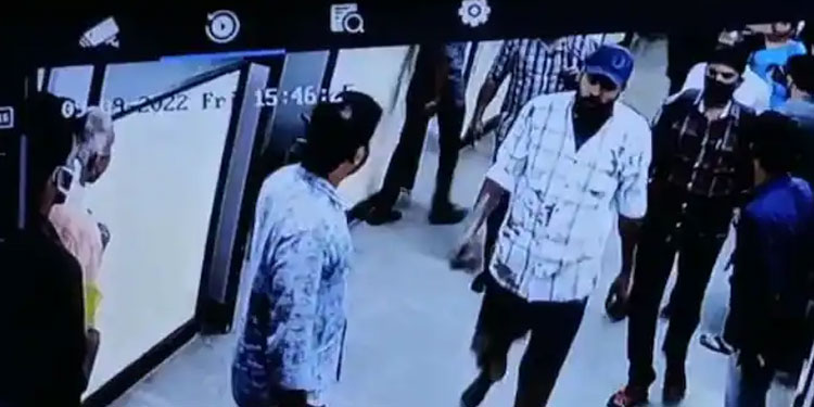 ‘ആലപ്പുഴയിലും ഓണത്തല്ല്’; താലൂക്ക് ആശുപത്രിയിൽ ഗുണ്ടാ സംഘങ്ങൾ ഏറ്റുമുട്ടി, ഉപകരണങ്ങൾ തല്ലിത്തകർത്തു