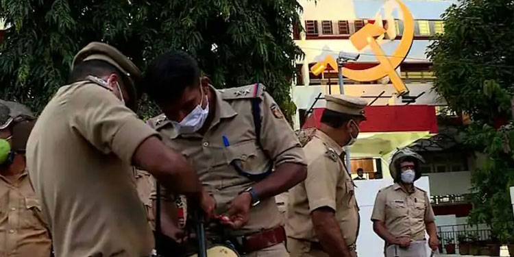 വീണ്ടും സജീവമായി എകെജി സെൻ്റര്‍ കേസ്: ഗൂഢാലോചന ആരോപിച്ച് കോണ്‍ഗ്രസ്, ഊഹാപോഹങ്ങൾക്കപ്പുറം തെളിവില്ലാതെ പൊലീസ്