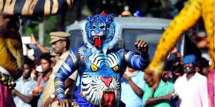 പുലിക്കളി ആവേശത്തിലാറാടാൻ തൃശ്ശൂർ; ഒരുക്കങ്ങൾ പൂർത്തിയായി, മെയ്യെഴുത്ത് തുടങ്ങി