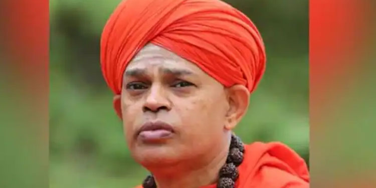 കർണാടകത്തിൽ പീഡനക്കേസിൽ പ്രതിയായ സന്യാസിക്കെതിരെ ലുക്ക് ഔട്ട് നോട്ടീസ്, നടപടി പ്രതിഷേധം ശക്തമായതോടെ