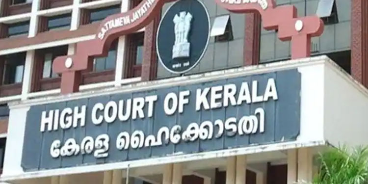 പൊട്ടിപ്പൊളിഞ്ഞ് റോഡുകള്‍, 4 ജില്ലാ കളക്ടര്‍മാരോട് വിശദീകരണം തേടി ഹൈക്കോടതി