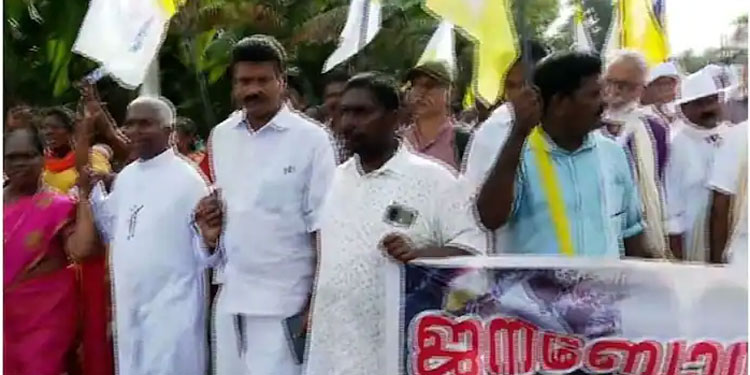 വിഴിഞ്ഞത്ത് സംഘര്‍ഷം, സമരക്കാരും പൊലീസും തമ്മില്‍ ഉന്തുംതള്ളും