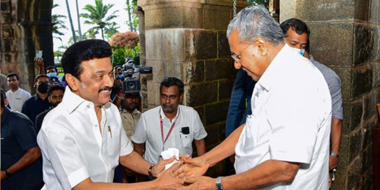 മുഖ്യമന്ത്രി പിണറായി വിജയൻ തമിഴ്‌നാട് മുഖ്യമന്ത്രി എം കെ സ്റ്റാലിനുമായി കൂടിക്കാഴ്ച നടത്തി