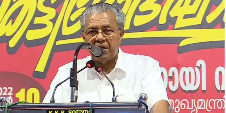 ഗവർണർക്ക് ആർഎസ്എസ് വിധേയത്വം ; പിണറായി