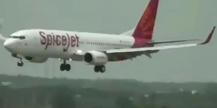 അടിക്കടി അപകടം; സ്പൈസ് ജെറ്റിന്റെ വിലക്ക് നീട്ടി വ്യോമയാന മന്ത്രാലയം