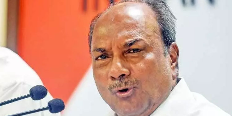 കടലിലെ വെല്ലുവിളികൾ നേരിടാന്‍ ഐ.എൻ.എസ് വിക്രാന്ത് അനിവാര്യം -എ.കെ. ആന്‍റണി