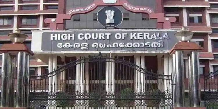 ‘സോളാർ ലൈംഗിക പീഡനക്കേസിൽ അന്വേഷണം ഉന്നതരിലേക്ക് എത്തുന്നില്ല’; സിബിഐക്കെതിരെ പരാതിക്കാരി ഹൈക്കോടതിയിൽ