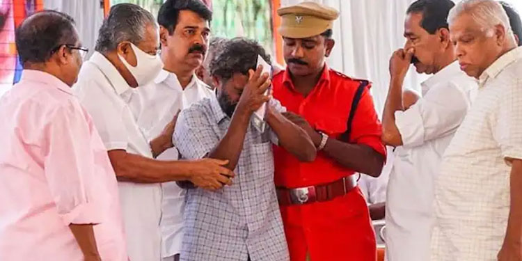 ചേര്‍ത്തുപിടിച്ച് സിപിഎം; ധീരജിന്‍റെ കുടുംബത്തിന് സഹായമായി 35 ലക്ഷം  കൈമാറി