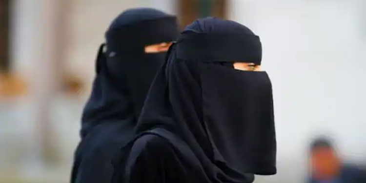 ബുർഖ ധരിച്ചെത്തിയ സ്ത്രീകൾ ദുർ​ഗാ വി​ഗ്രഹം തകർത്തു, അറസ്റ്റ്; മാനസികനില ശരിയല്ലെന്ന് സഹോദരൻ