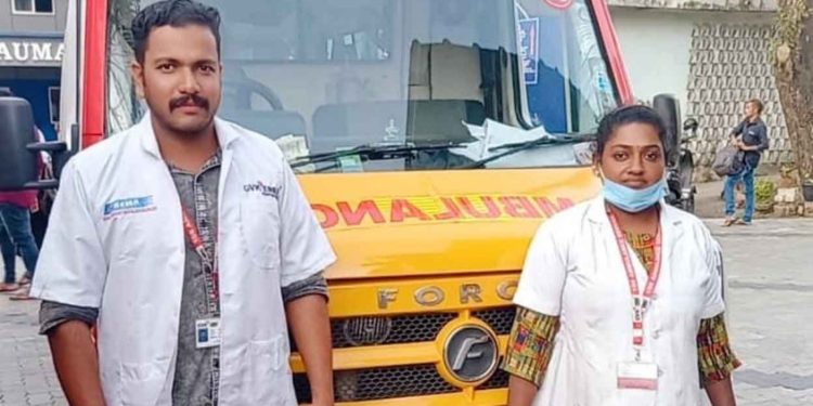 റെയിൽവേ സ്റ്റേഷൻ പ്ലാറ്റ്‌ഫോമിൽ യുവതി പ്രസവിച്ചു‌; രക്ഷകരായി ആംബുലൻസ് ജീവനക്കാർ