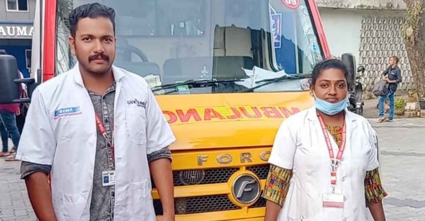 റെയിൽവേ സ്റ്റേഷൻ പ്ലാറ്റ്‌ഫോമിൽ യുവതി പ്രസവിച്ചു‌; രക്ഷകരായി ആംബുലൻസ് ജീവനക്കാർ