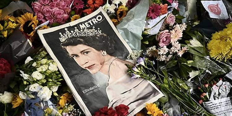 ട്വിറ്ററിലാകെ സംസാരവിഷയമായി എലിസബത്ത് രാ‍ഞ്ജി; ട്രെൻഡായി ‘ക്യൂ ഫോർ ദ ക്വീൻ’