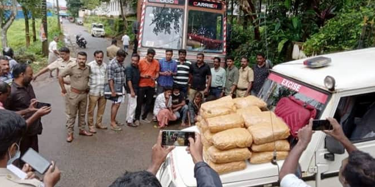 അച്ഛനും മകനും ഉൾപ്പെട്ട സംഘം നിരവധി തവണ കേരളത്തിലേക്ക് ലഹരിമരുന്ന് കടത്തി