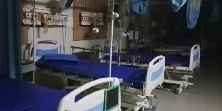 കര്‍ണാടകയിലെ സര്‍ക്കാര്‍ ആശുപത്രിയില്‍ വൈദ്യുതി വിതരണം നിലച്ചു; രണ്ടു മരണം