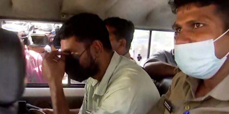മധു വധക്കേസില്‍ കൂറുമാറിയ വനം വാച്ചർ സുനില്‍കുമാറിനെ പിരിച്ചുവിട്ടു