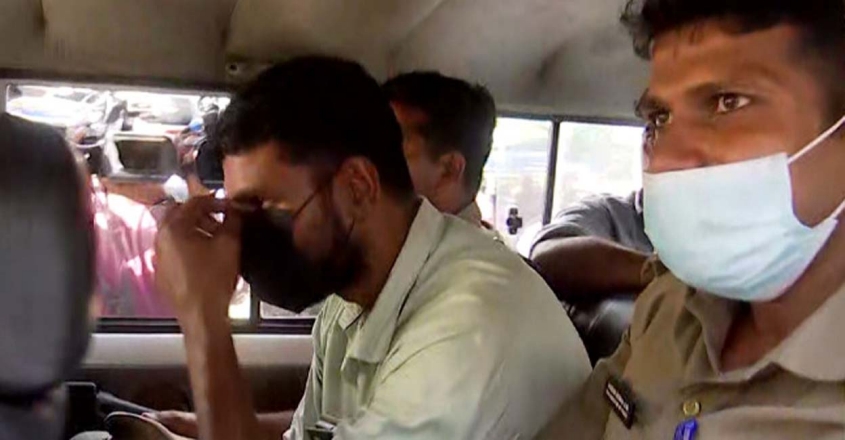 മധു വധക്കേസില്‍ കൂറുമാറിയ വനം വാച്ചർ സുനില്‍കുമാറിനെ പിരിച്ചുവിട്ടു
