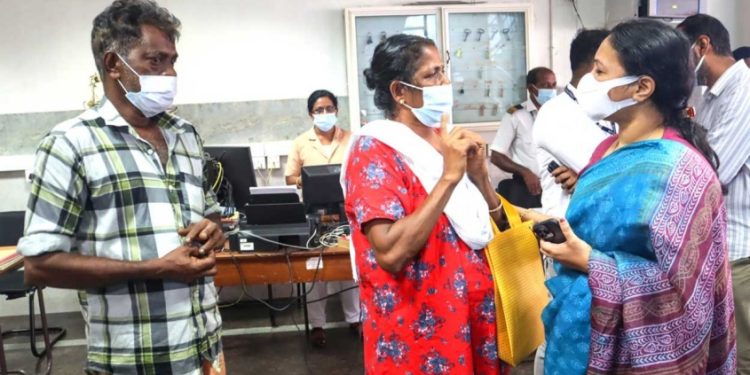 വേദനകള്‍ പറഞ്ഞ് കണ്ണ് നിറഞ്ഞ് വിദ്യ; ആശ്വസിപ്പിച്ച് ചികിത്സ സൗജന്യമാക്കി മന്ത്രി വീണ