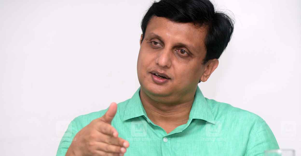 ടൂറിസ്റ്റ് ബസ് സർവീസിന്  നിയന്ത്രണം കൊണ്ടുവരും -മന്ത്രി റിയാസ്