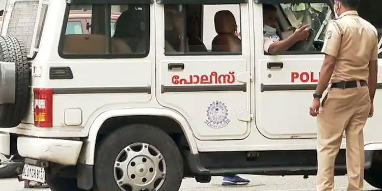 കായംകുളത്ത് മുഖംമൂടി സംഘം വീട്ടിൽ കയറി വെട്ടി, 2 പേർ ഗുരുതരാവസ്ഥയിൽ ആശുപത്രിയിൽ; പ്രതികൾ പിടിയിൽ