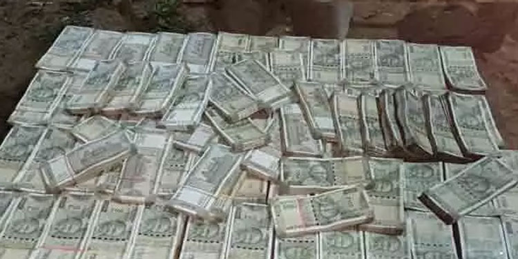 വയനാട്ടിൽ അരക്കോടി രൂപ കുഴൽപണം പിടിച്ചു