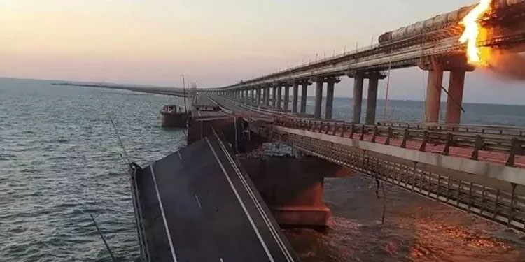ക്രിമിയ-റഷ്യ പാലത്തിൽ വൻ സ്ഫോടനം; റഷ്യക്ക് തിരിച്ചടിയാവുമെന്ന് ആശങ്ക